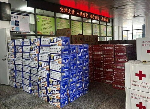 東鵬飲料首波行動(dòng) 24000瓶產(chǎn)品緊急馳援華容救災(zāi)一線